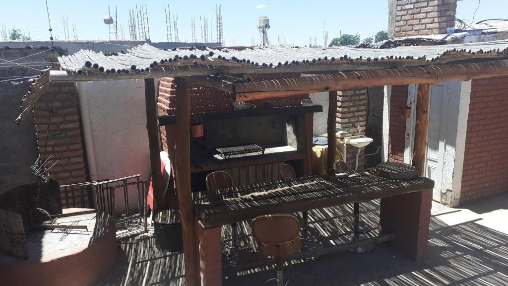 una casa de pájaros en la parte superior de un edificio en Cabañas Lugar Escondido en Mendoza