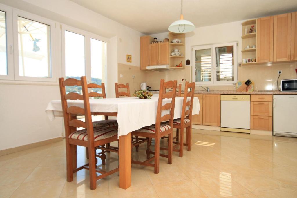 Kuchyň nebo kuchyňský kout v ubytování Apartments by the sea Lumbarda, Korcula - 4376