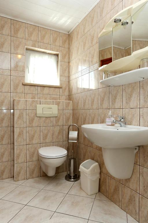 Kúpeľňa v ubytovaní Apartment Lumbarda 4442a