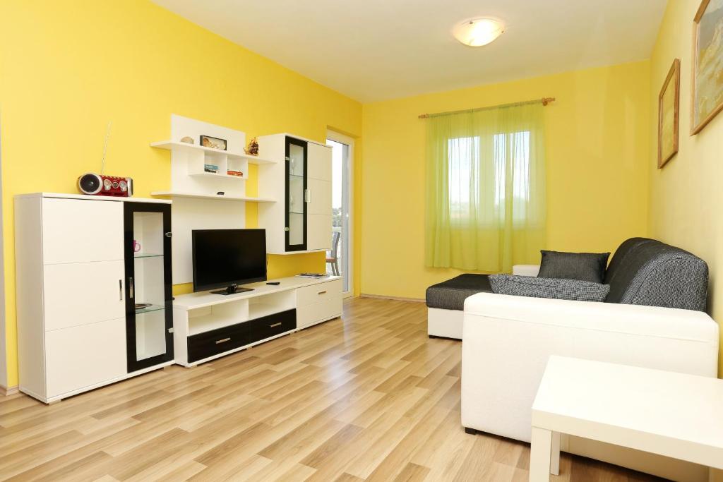 TV a/nebo společenská místnost v ubytování Apartments by the sea Lumbarda, Korcula - 4393