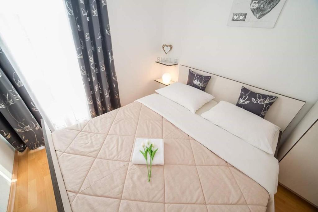 Postel nebo postele na pokoji v ubytování Apartments with a parking space Privlaka, Zadar - 5746