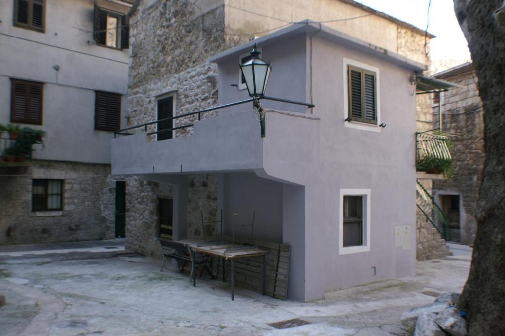 Budova, kde se apartmán nachází
