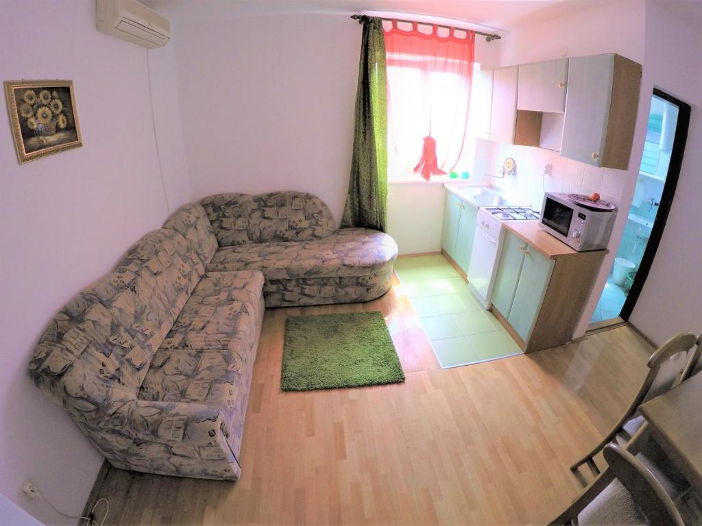 Kuchnia lub aneks kuchenny w obiekcie Apartments by the sea Biograd na Moru, Biograd - 4316