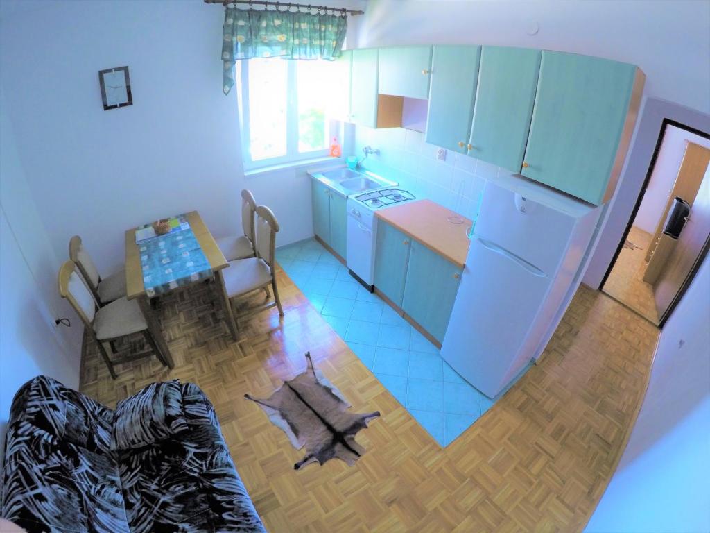 Kuchnia lub aneks kuchenny w obiekcie Apartments by the sea Biograd na Moru, Biograd - 4316