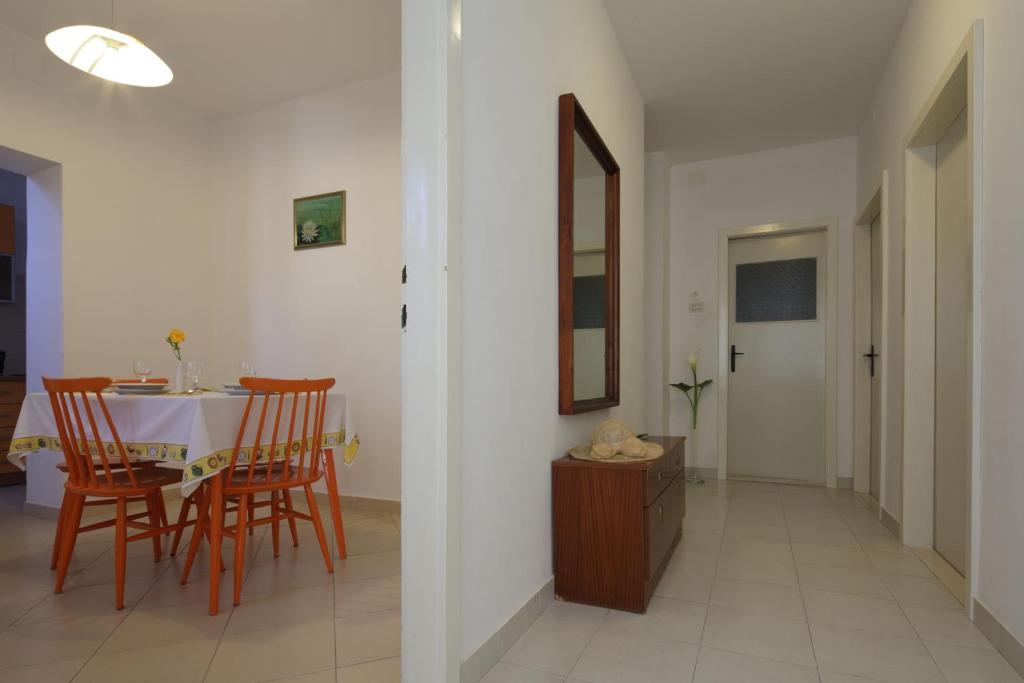 Fotografia z galérie ubytovania Apartments by the sea Podgora, Makarska - 4332 v Podgore