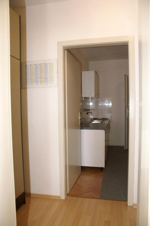 Kuchyňa alebo kuchynka v ubytovaní Apartments by the sea Podgora, Makarska - 4332