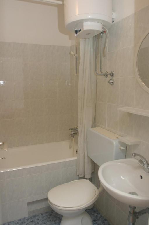 Kúpeľňa v ubytovaní Apartments by the sea Podgora, Makarska - 4332