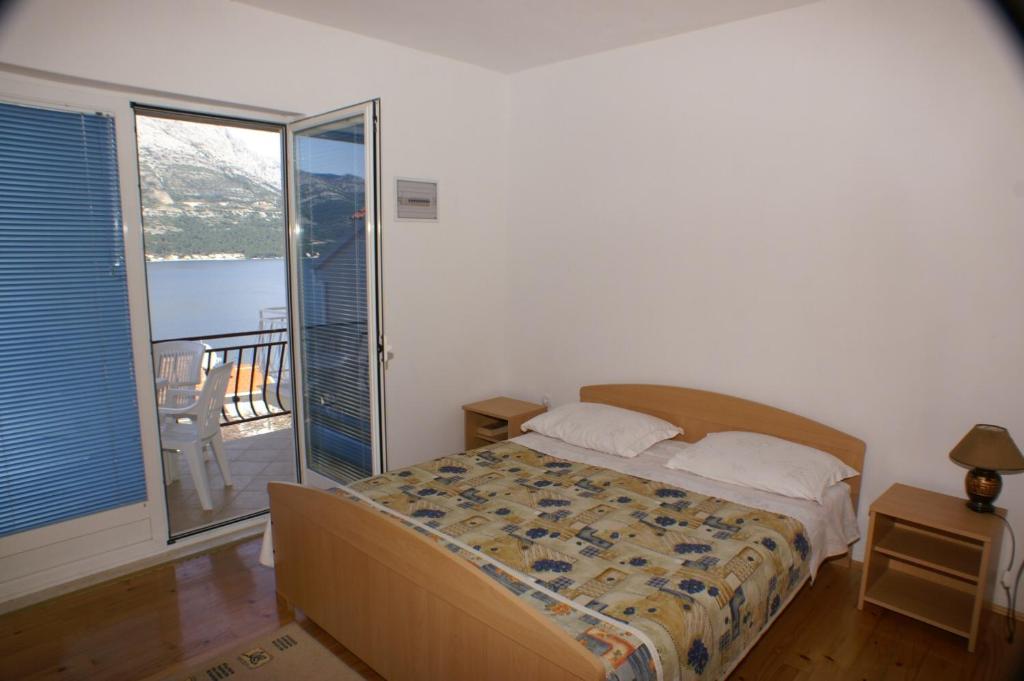 Posteľ alebo postele v izbe v ubytovaní Apartments by the sea Korcula - 4349