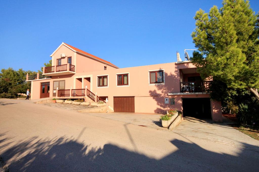 Budynek, w którym mieści się apartament