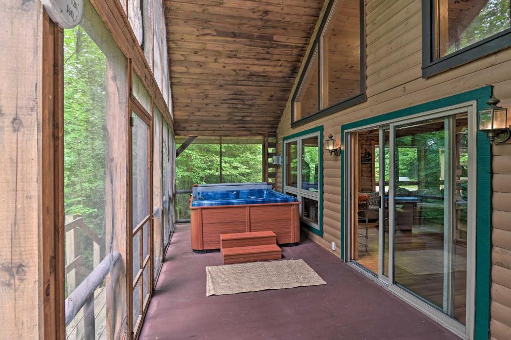 Adirondack and Lake George Cabin with Hot Tub!, Warrensburg – Updated 2023  Prices