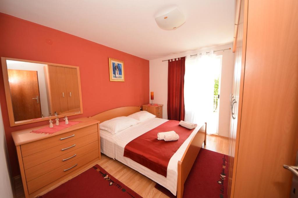 Posteľ alebo postele v izbe v ubytovaní Apartments with parking spaces Orebic, Peljesac - 4536