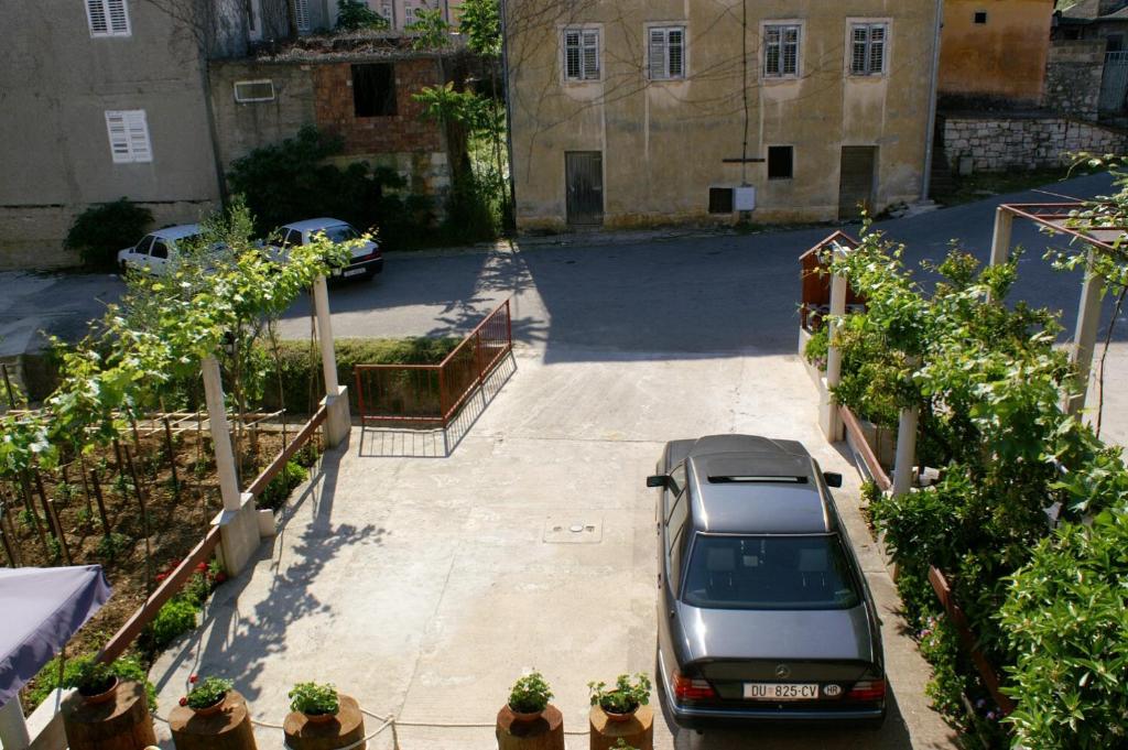 Budova, v ktorej sa apartmán nachádza