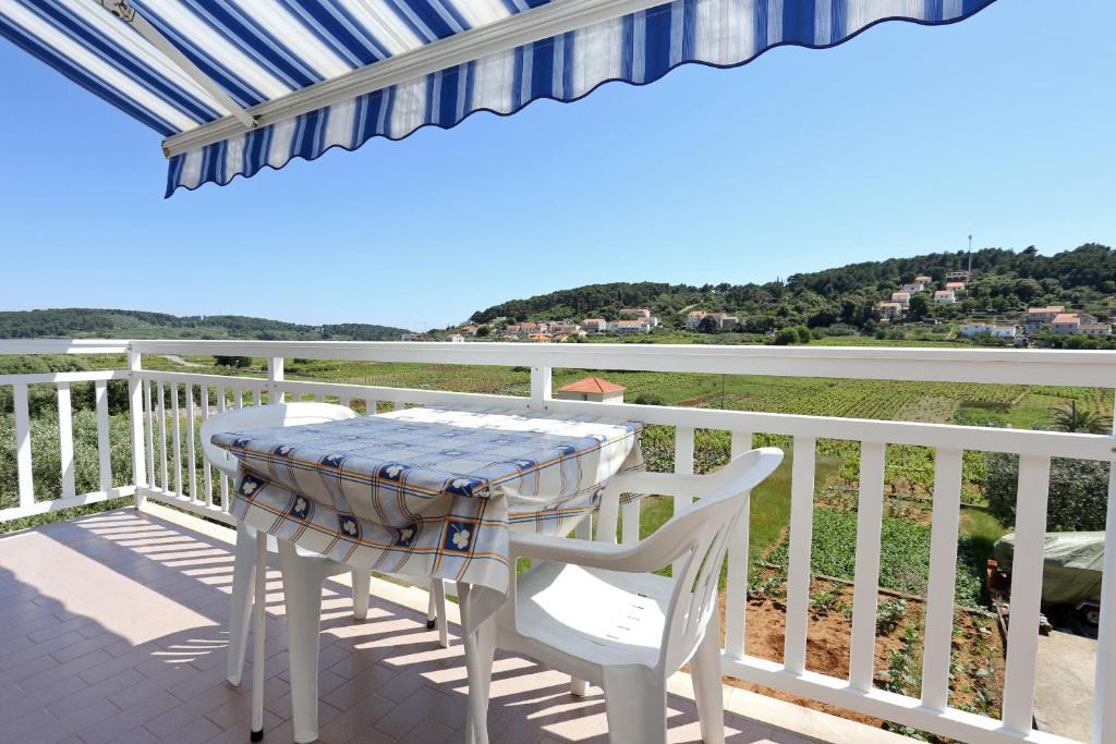 Balkón alebo terasa v ubytovaní Apartments with a parking space Lumbarda, Korcula - 4471