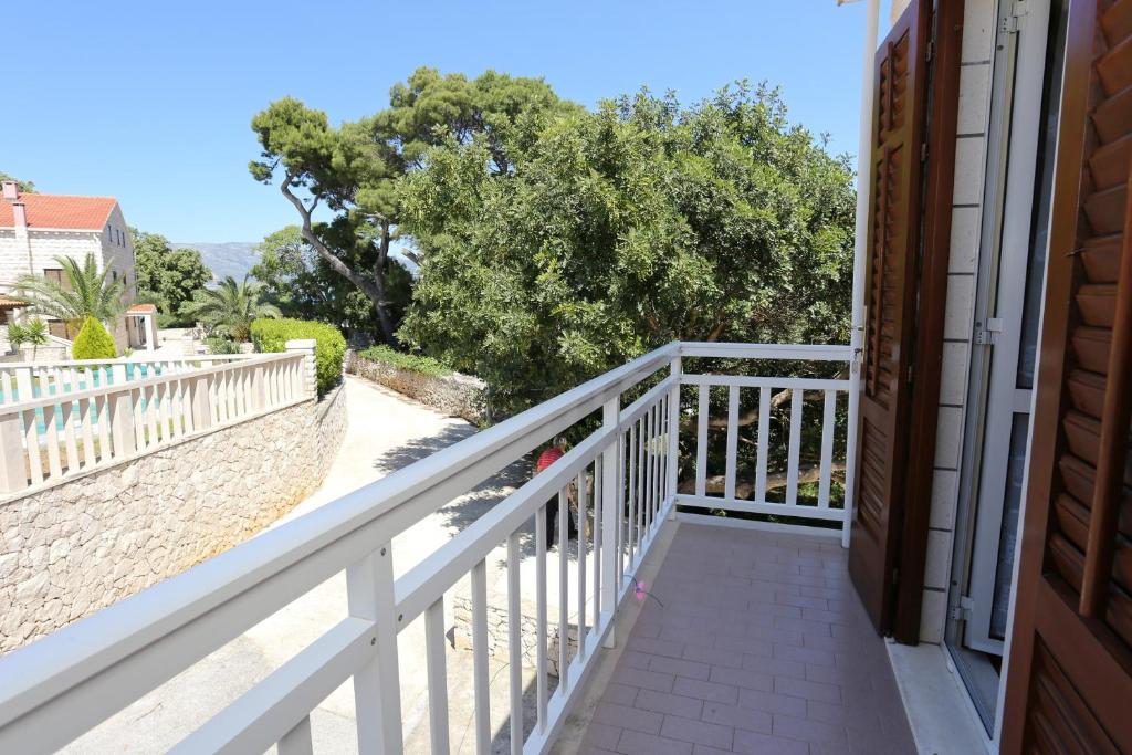 Balkón alebo terasa v ubytovaní Apartments with a parking space Lumbarda, Korcula - 4471