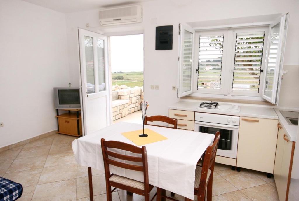 Kuchnia lub aneks kuchenny w obiekcie Apartments with a parking space Lumbarda, Korcula - 4429