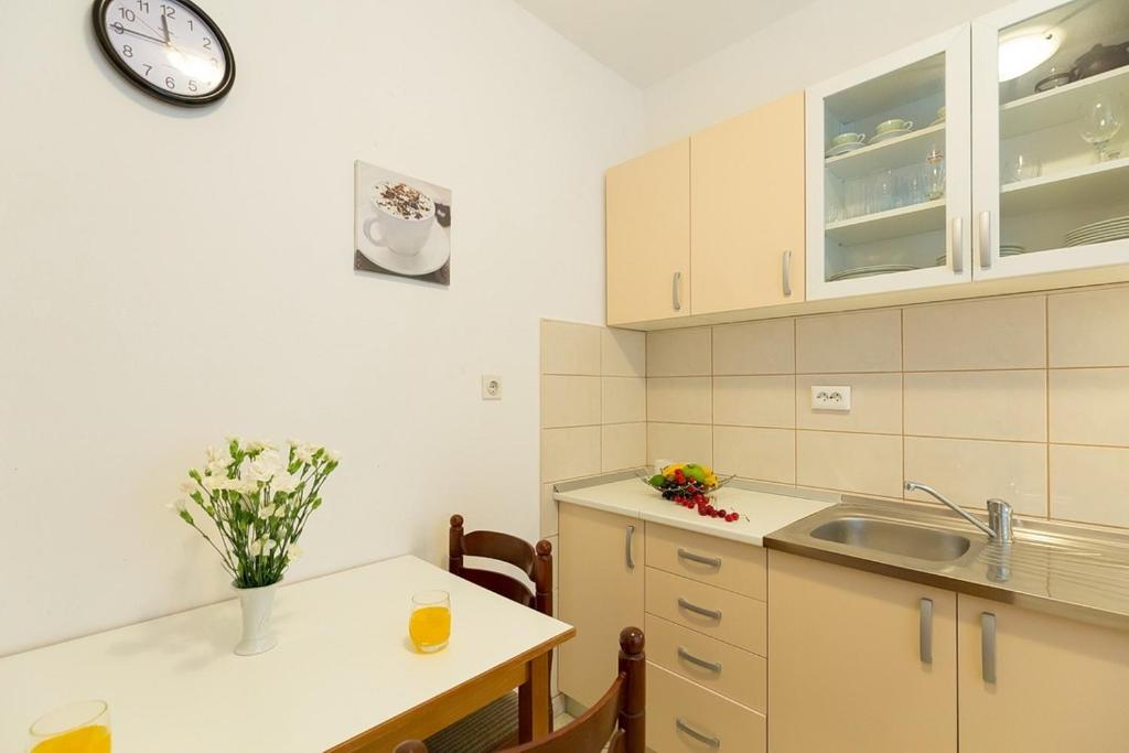 Kuchyň nebo kuchyňský kout v ubytování Apartments by the sea Tri Zala, Korcula - 4346