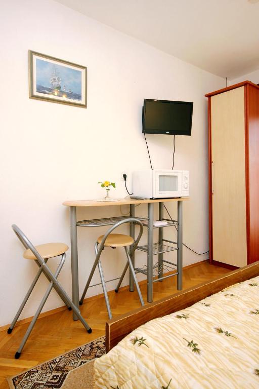 Televízia a/alebo spoločenská miestnosť v ubytovaní Apartments and rooms by the sea Racisce, Korcula - 4341