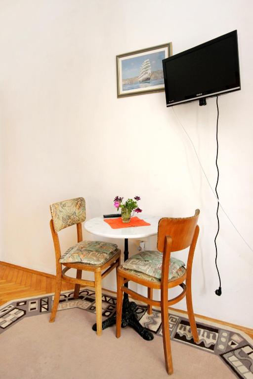 Televízia a/alebo spoločenská miestnosť v ubytovaní Apartments and rooms by the sea Racisce, Korcula - 4341