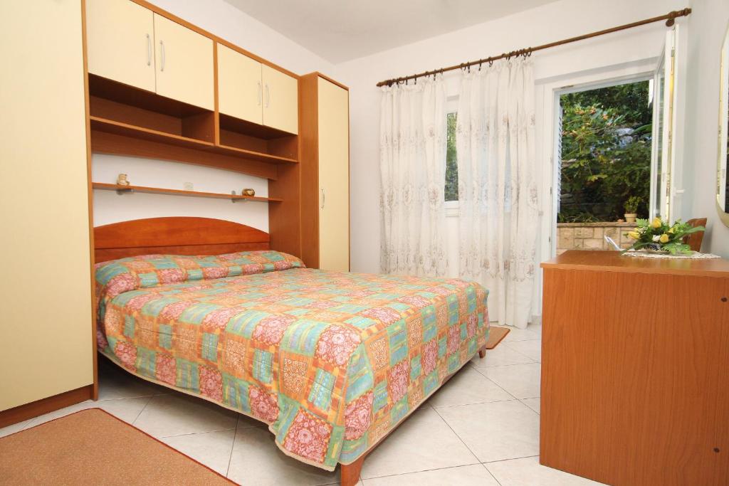 Zdjęcie z galerii obiektu Apartments by the sea Cove Vrbovica bay - Vrbovica (Korcula) - 4390 w Korčuli