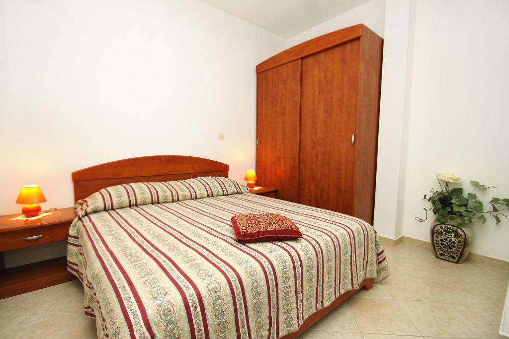 Zdjęcie z galerii obiektu Apartments by the sea Cove Vrbovica bay - Vrbovica (Korcula) - 4390 w Korčuli