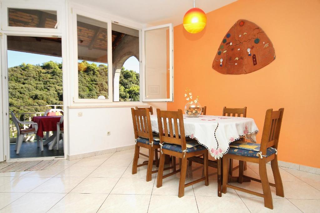 Zdjęcie z galerii obiektu Apartments by the sea Cove Vrbovica bay - Vrbovica (Korcula) - 4390 w Korčuli