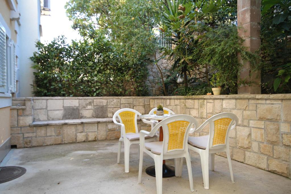 Zdjęcie z galerii obiektu Apartments by the sea Cove Vrbovica bay - Vrbovica (Korcula) - 4390 w Korčuli