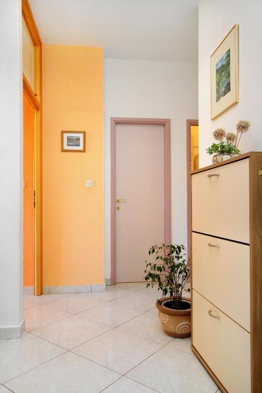Zdjęcie z galerii obiektu Apartments by the sea Cove Vrbovica bay - Vrbovica (Korcula) - 4390 w Korčuli