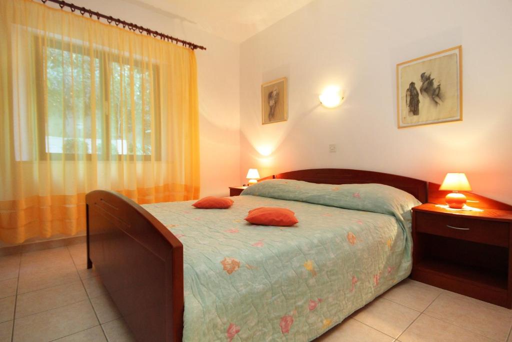 Zdjęcie z galerii obiektu Apartments by the sea Cove Vrbovica bay - Vrbovica (Korcula) - 4390 w Korčuli