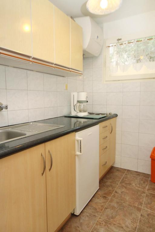 Zdjęcie z galerii obiektu Apartments by the sea Cove Vrbovica bay - Vrbovica (Korcula) - 4390 w Korčuli