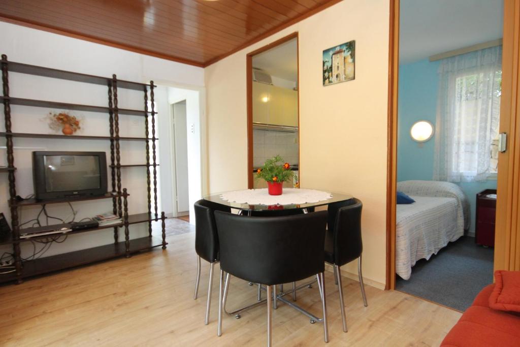 Zdjęcie z galerii obiektu Apartments by the sea Cove Vrbovica bay - Vrbovica (Korcula) - 4390 w Korčuli