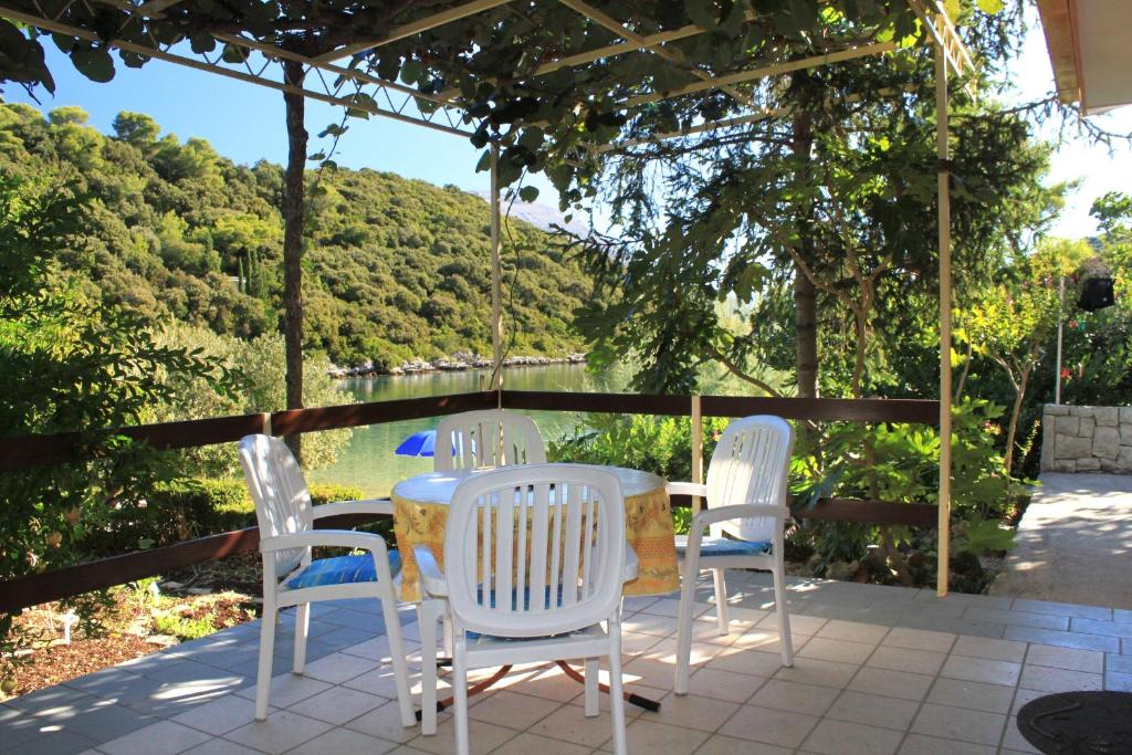 Zdjęcie z galerii obiektu Apartments by the sea Cove Vrbovica bay - Vrbovica (Korcula) - 4390 w Korčuli