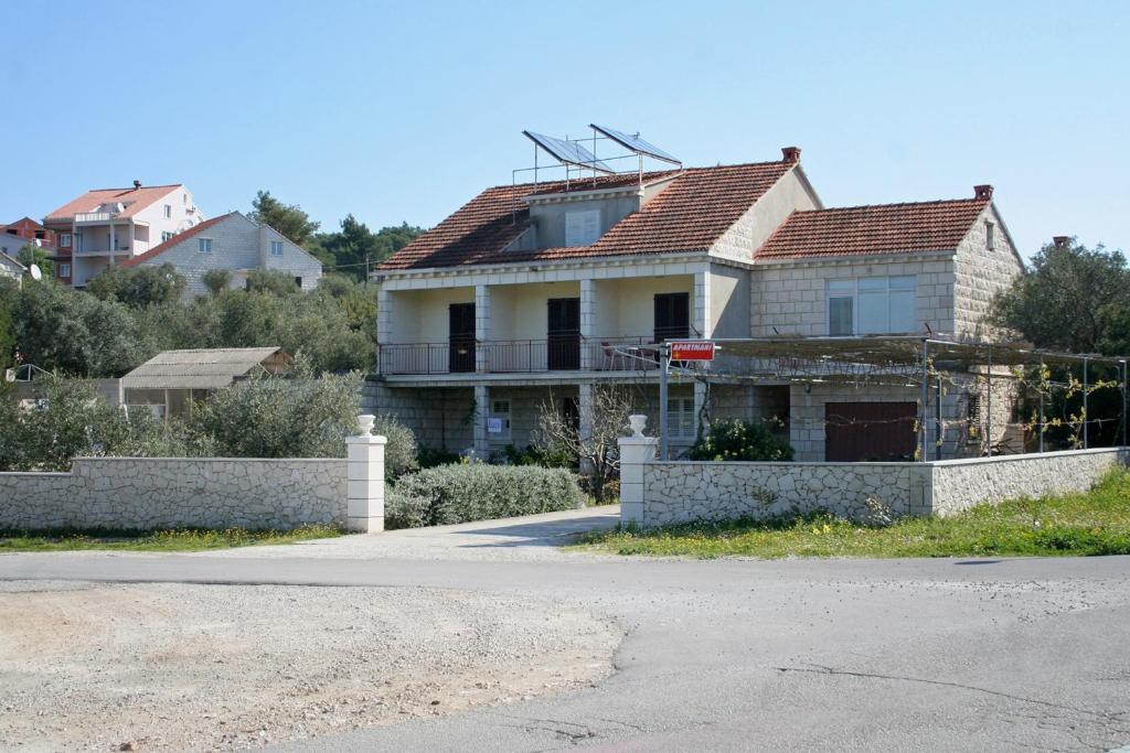 Zdjęcie z galerii obiektu Apartments by the sea Lumbarda, Korcula - 4392 w mieście Lumbarda