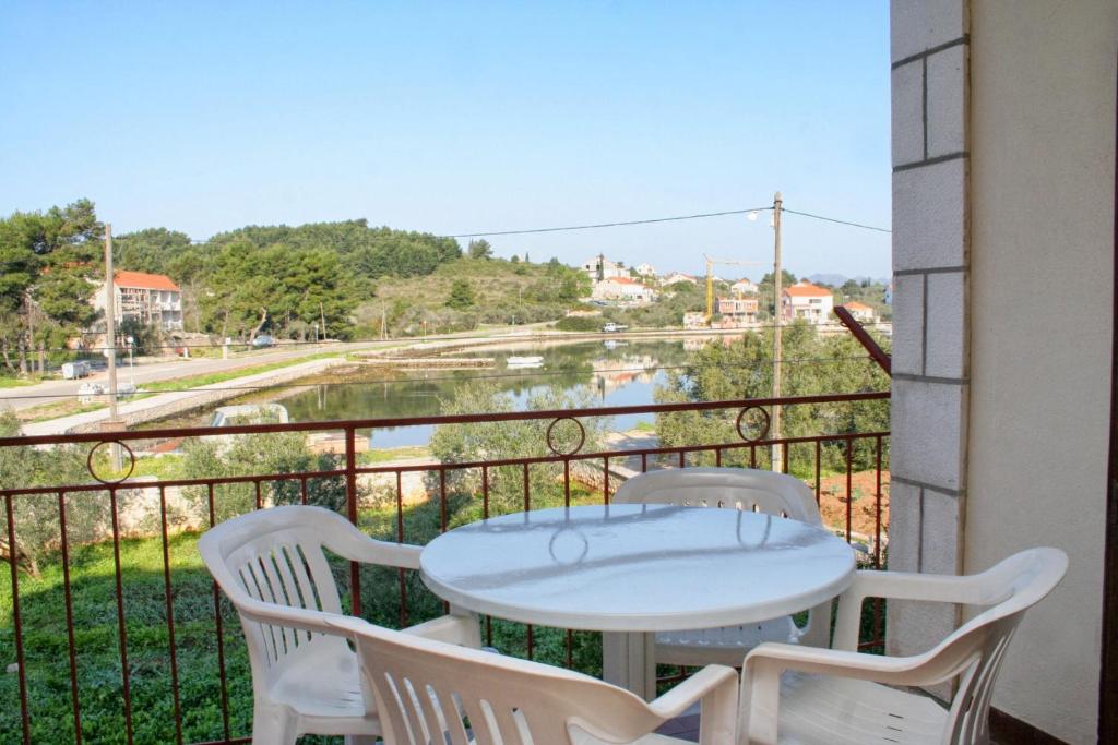 Zdjęcie z galerii obiektu Apartments by the sea Lumbarda, Korcula - 4392 w mieście Lumbarda