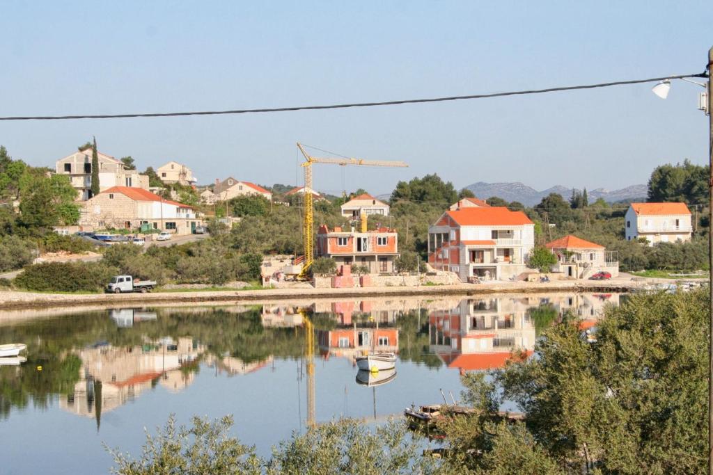 Zdjęcie z galerii obiektu Apartments by the sea Lumbarda, Korcula - 4392 w mieście Lumbarda