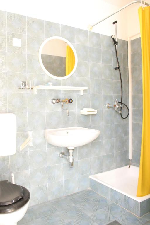 Zdjęcie z galerii obiektu Apartments by the sea Lumbarda, Korcula - 4392 w mieście Lumbarda
