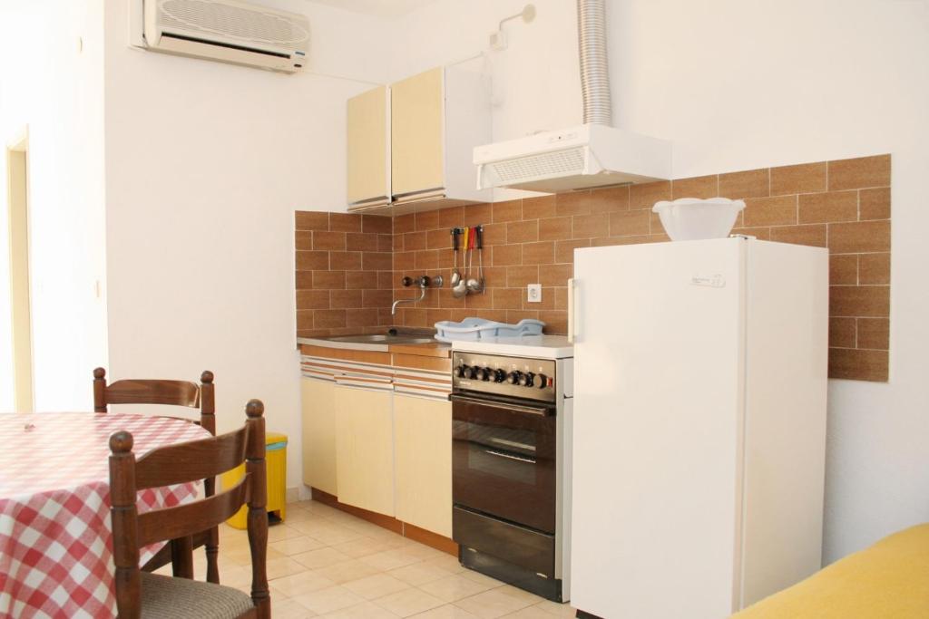 Zdjęcie z galerii obiektu Apartments by the sea Lumbarda, Korcula - 4392 w mieście Lumbarda