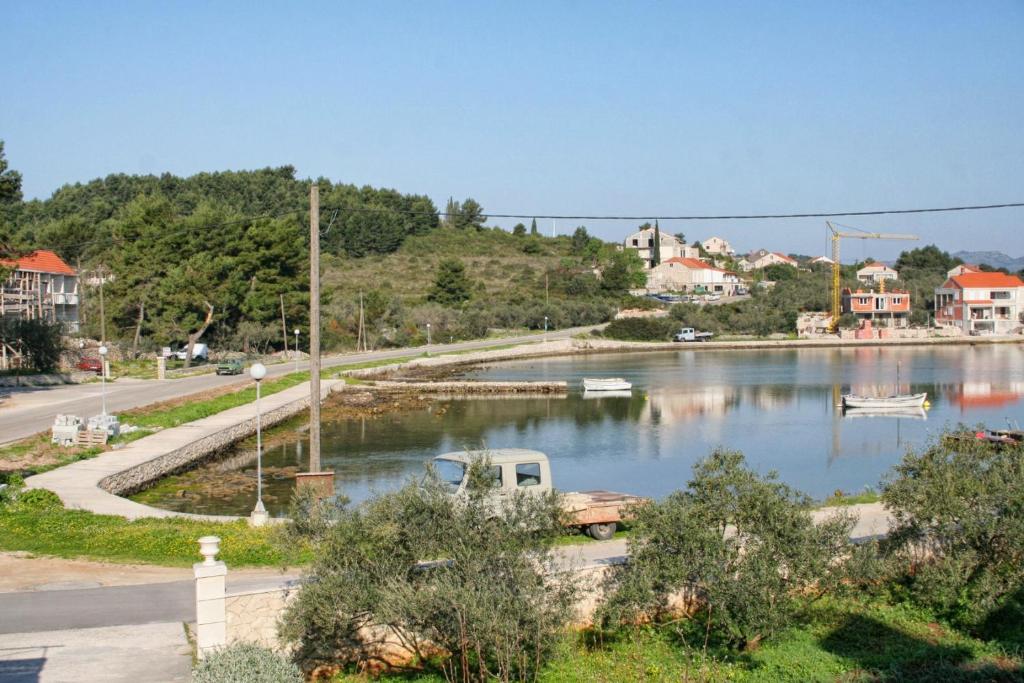 Zdjęcie z galerii obiektu Apartments by the sea Lumbarda, Korcula - 4392 w mieście Lumbarda