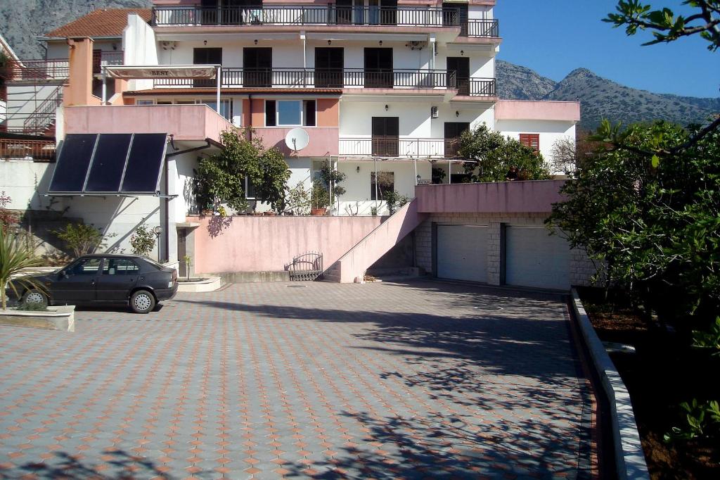 Budova, v ktorej sa apartmán nachádza