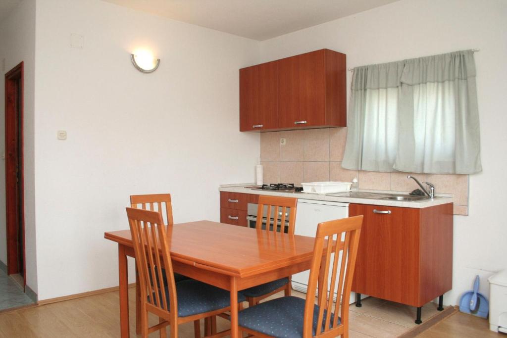 Kuchyňa alebo kuchynka v ubytovaní Apartments with a parking space Orebic, Peljesac - 4522