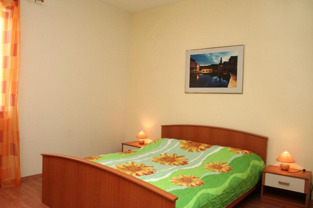 Fotografia z galérie ubytovania Family friendly apartments with a swimming pool Jelsa, Hvar - 4608 v destinácii Jelsa