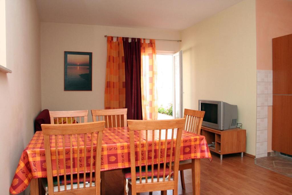 Fotografia z galérie ubytovania Family friendly apartments with a swimming pool Jelsa, Hvar - 4608 v destinácii Jelsa