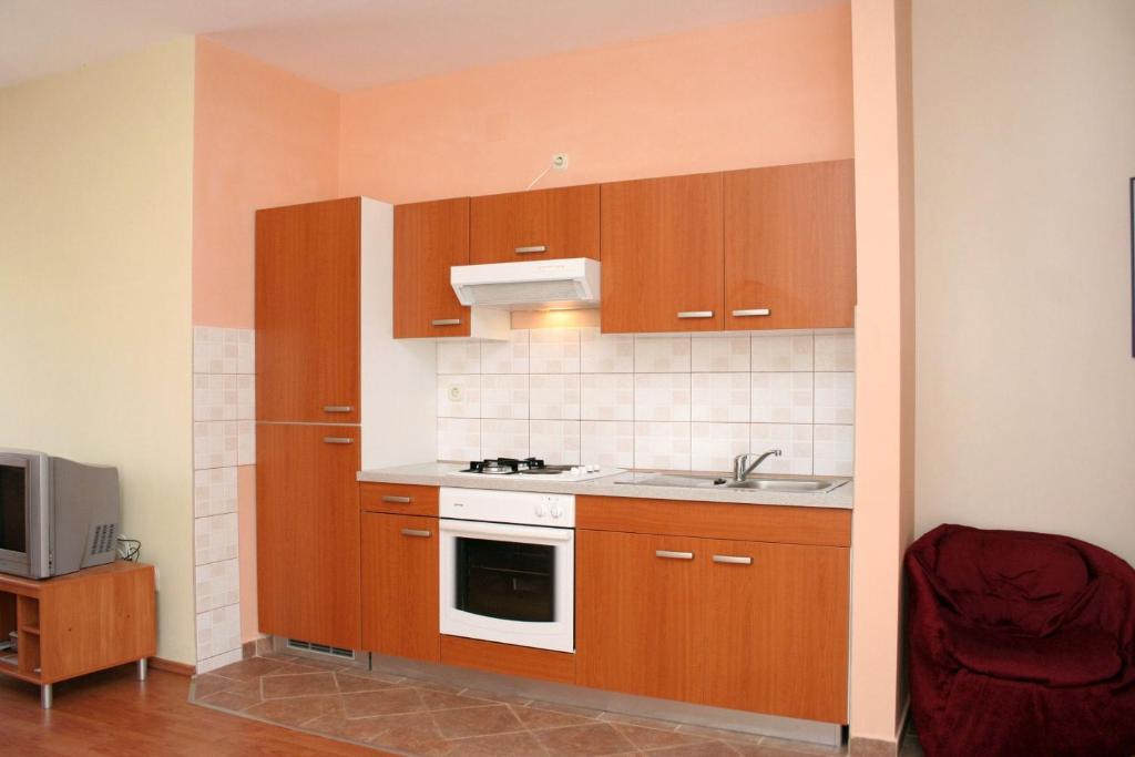 Fotografia z galérie ubytovania Family friendly apartments with a swimming pool Jelsa, Hvar - 4608 v destinácii Jelsa