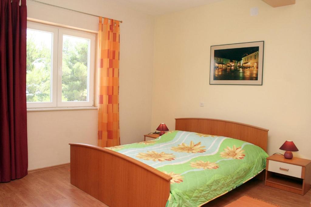 Fotografia z galérie ubytovania Family friendly apartments with a swimming pool Jelsa, Hvar - 4608 v destinácii Jelsa