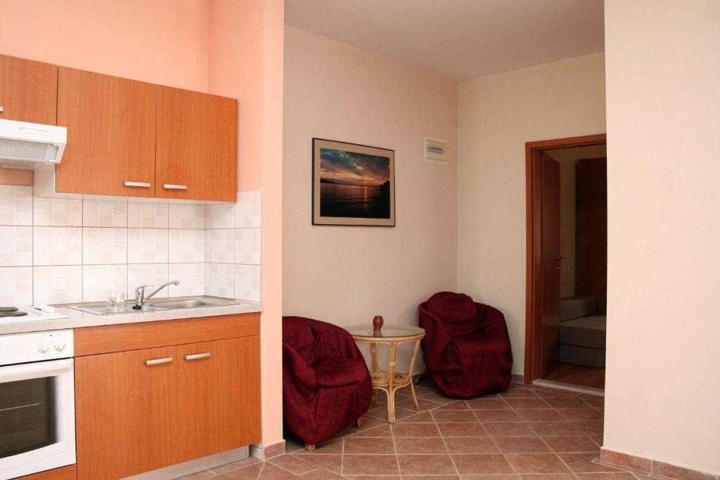 Fotografia z galérie ubytovania Family friendly apartments with a swimming pool Jelsa, Hvar - 4608 v destinácii Jelsa