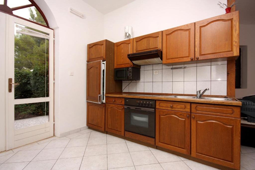 Fotografia z galérie ubytovania Family friendly apartments with a swimming pool Jelsa, Hvar - 4608 v destinácii Jelsa