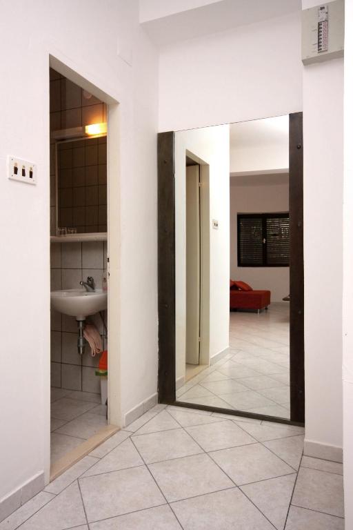 Fotografia z galérie ubytovania Family friendly apartments with a swimming pool Jelsa, Hvar - 4608 v destinácii Jelsa