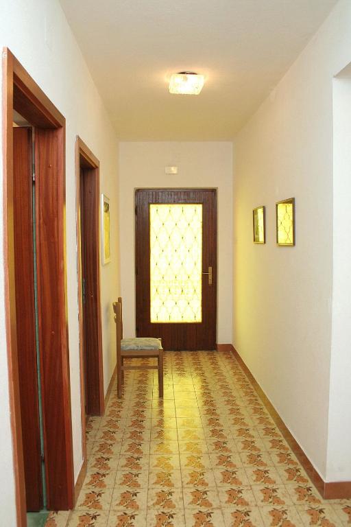 Zdjęcie z galerii obiektu Apartments with a parking space Jelsa, Hvar - 4589 w mieście Jelsa