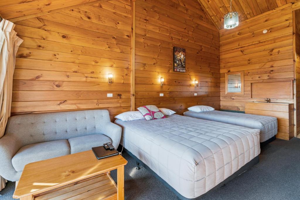 Postel nebo postele na pokoji v ubytování Aspiring Lodge Motel