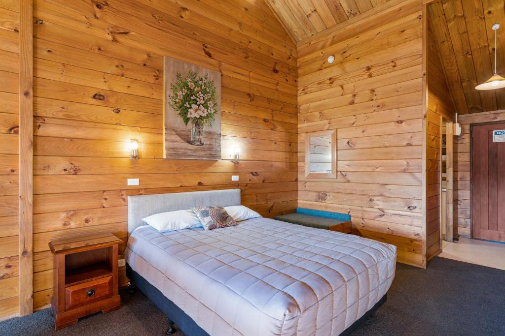 Postel nebo postele na pokoji v ubytování Aspiring Lodge Motel