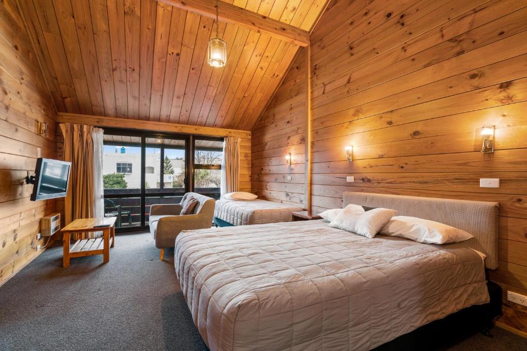 TV a/nebo společenská místnost v ubytování Aspiring Lodge Motel